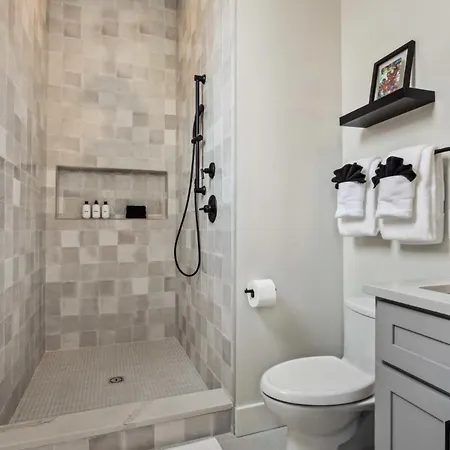 Designer 10-bedroom Compound Heated Pools & Hot Tubs Holiday home New Orleans