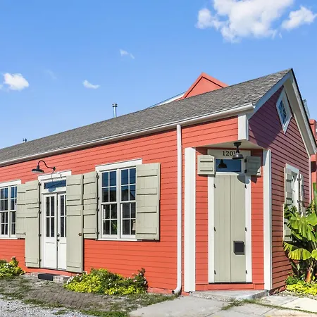Contemporary Designer Near French Quarter Holiday home New Orleans