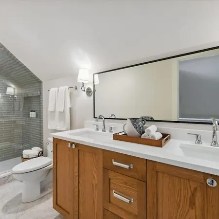 New Luxury Heated Pool & Holiday home New Orleans