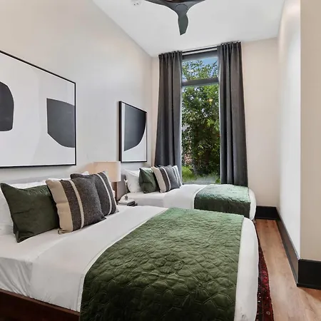 Holiday home Stunning Designer Historic Heated Pool New Orleans