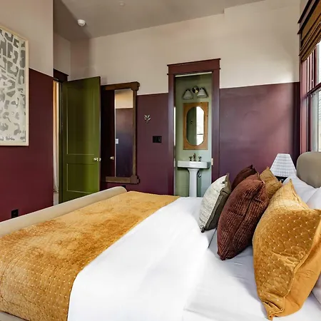Holiday home Luxury On Magazine St Heated Plunge Pool