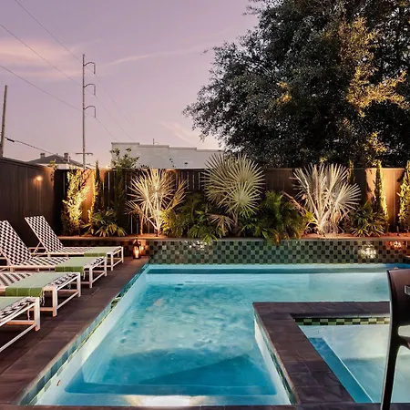 Holiday home Lower Garden District Luxury Combo Pool & Hottub *