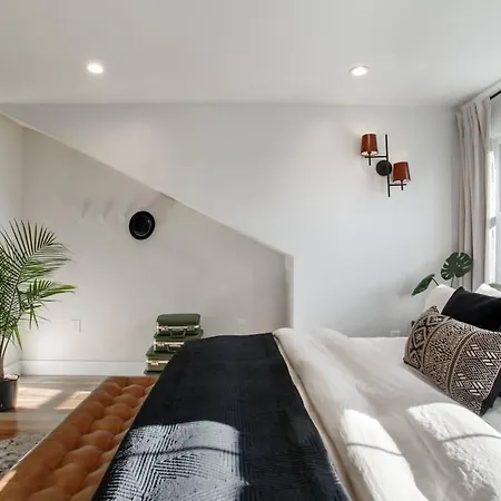 Spacious Mid-century Oasis With Heated Pool