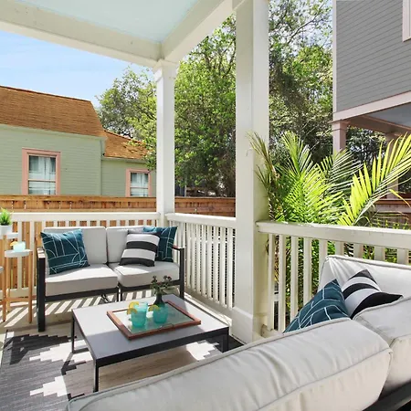 Luxe With Back Patio Near Frenchmen Holiday home