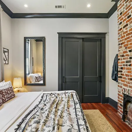Holiday home Designer On Magazine Pool And New Orleans