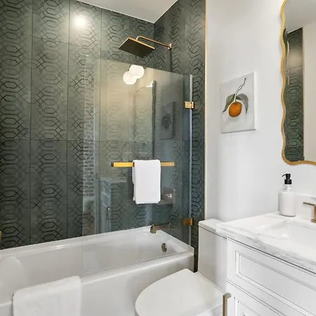 Holiday home 10 Bed & 10 Bath Luxury Cbd - Private Pool *