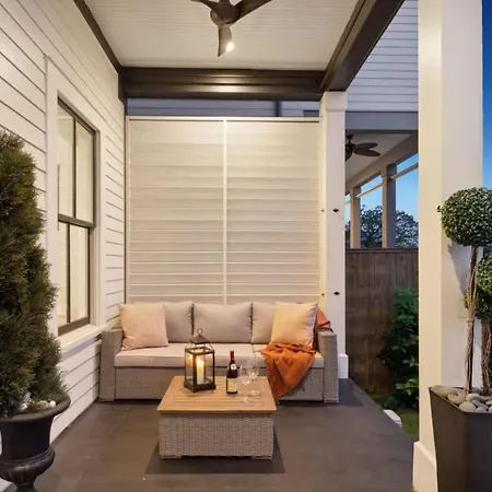 Holiday home Deluxe Modern Heated Pool & Game *