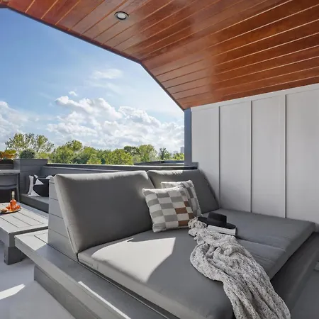 Bywater Retreat With Heated Pool And Roof Deck Holiday home *