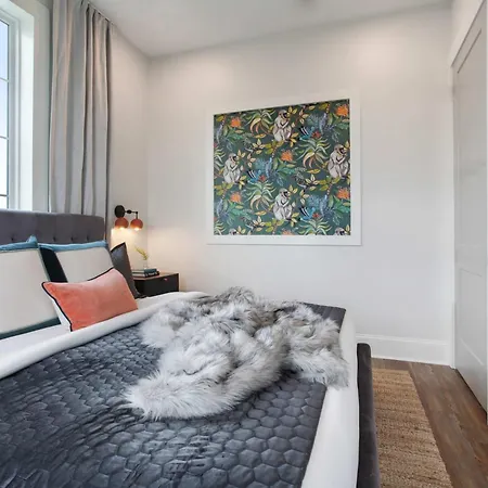 14br Downtown Combo & Shared Seasonal Pool *