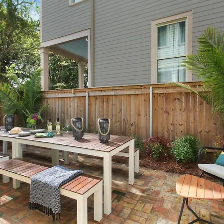 Holiday home Luxe With Back Patio Near Frenchmen
