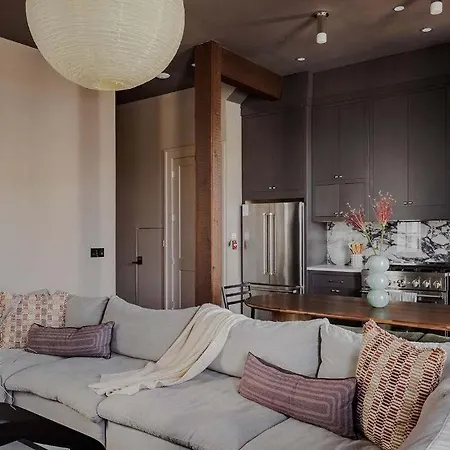 Remodeled Magazine Oasis Shared Heated Pool&spa Holiday home