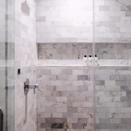Luxe 7 Bedroom Heated Pool And Heirloom Holiday home *
