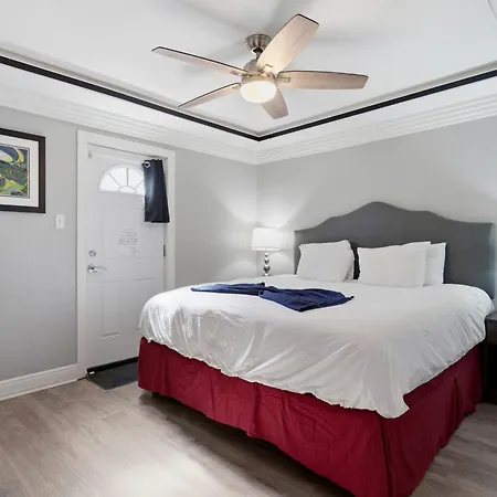Refined 2br Escape On Frenchmen Street W Pool 3* New Orleans