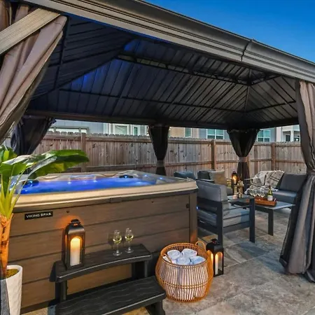 Holiday home Elegant Stylish With Hot Tub & Pergola *