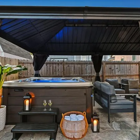 Elegant Stylish With Hot Tub & Pergola Holiday home New Orleans