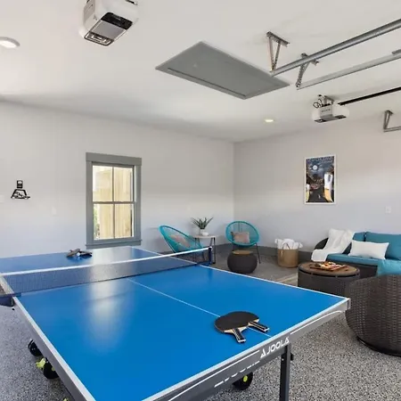 Deluxe Modern Heated Pool & Game Holiday home New Orleans