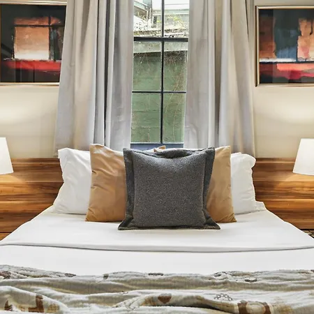 Holiday home Designer On Magazine Pool And