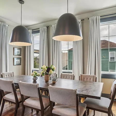 7br & Pool Access Near Cbd