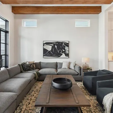 New Luxury Heated Pool & New Orleans