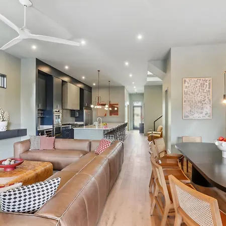 Lower Garden District Luxury Combo Pool & Hottub Holiday home