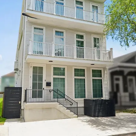 Holiday home 7br & Pool Access Near Cbd *