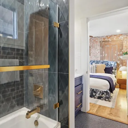 10 Bed & 10 Bath Luxury Cbd - Private Pool Holiday home *