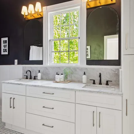 Opulent Expansive Unit Heated Pool And Bed & Breakfast New Orleans