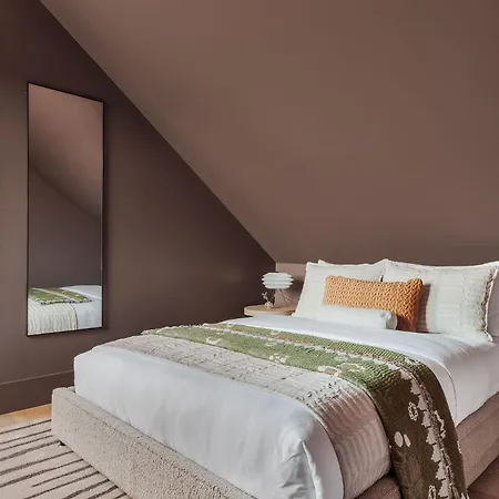 Luxury New Heated Pool And Holiday home *