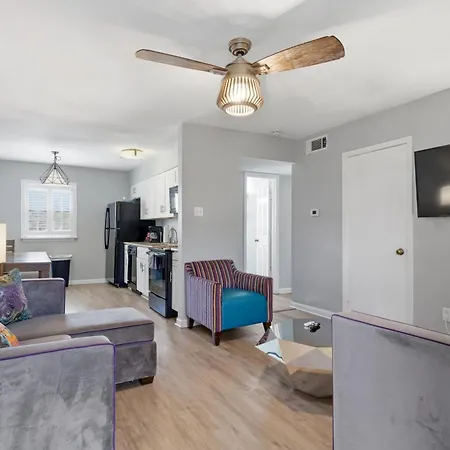 Frenchmen St 2br Hideaway W Pool & Hot Tub Aparthotel 3*