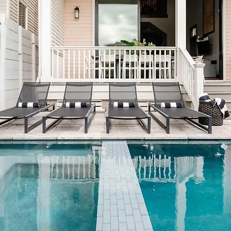 Luxe 7 Bedroom Heated Pool And Heirloom Holiday home *