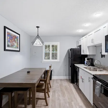 Refined 2br Escape On Frenchmen Street W Pool Aparthotel