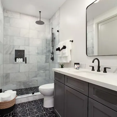 Luxe 19br Combo & Private Backyard With Pool New Orleans