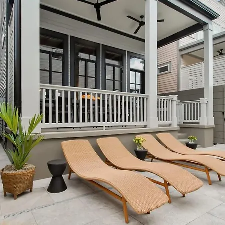 Holiday home New Luxury Heated Pool & New Orleans