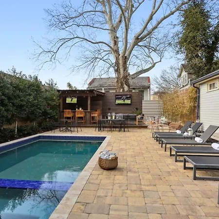 Historic 8br With Pool Hot Tub Holiday home