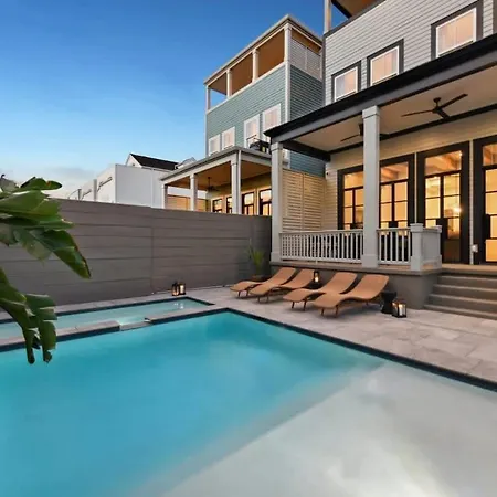 New Luxury Heated Pool & Holiday home
