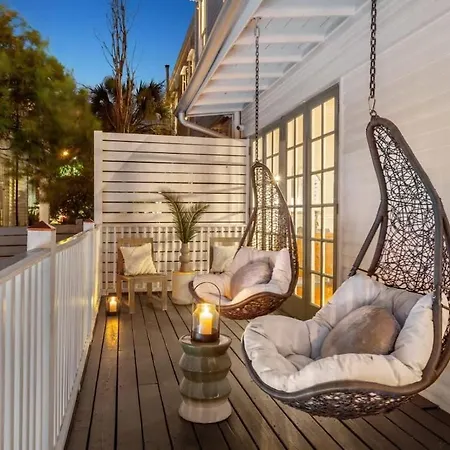 Opulent Expansive Unit Heated Pool And Bed & Breakfast