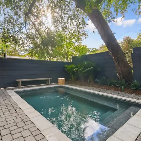 Grand Lush With Heated Pool Holiday home *