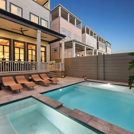 Holiday home New Luxury Heated Pool &