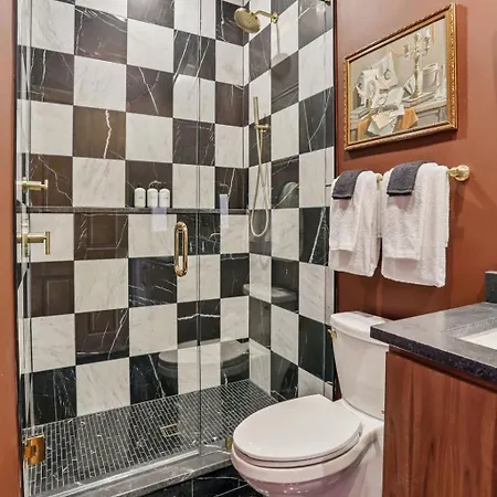 Boutique 9br With Pool Steps From French Q Holiday home