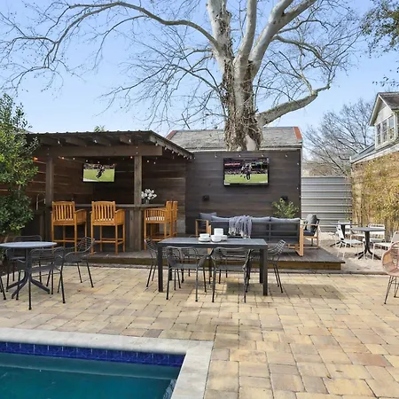 Historic 8br With Pool Hot Tub Holiday home