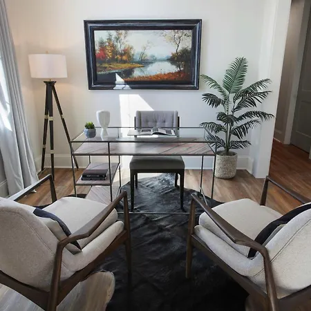 Holiday home Luxe 19br Combo & Private Backyard With Pool *