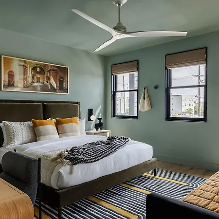 Lower Garden District Luxury Combo Pool & Hottub Holiday home *