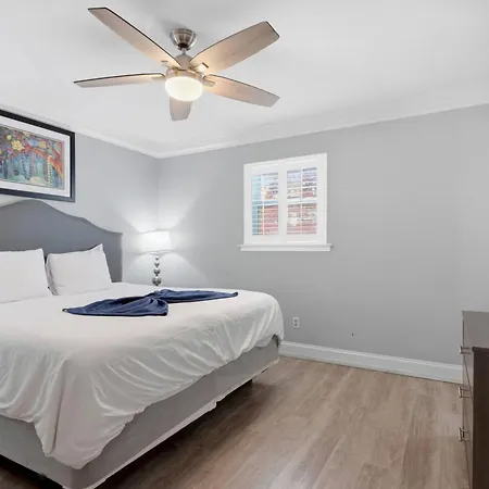 Aparthotel Frenchmen 1br Escape W Pool & Hot Tub Access