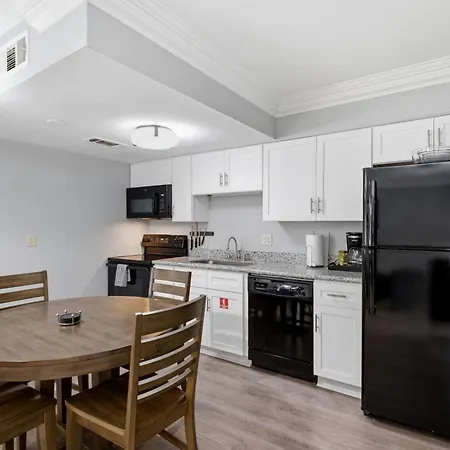 Frenchmen St 2br Hideaway W Pool & Hot Tub 3*