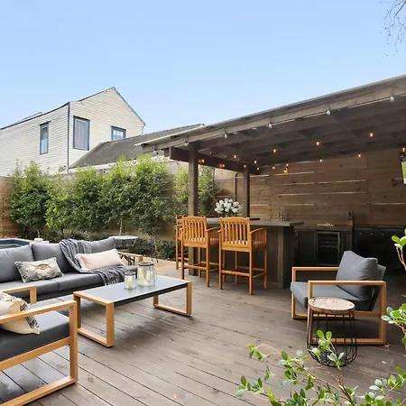 Holiday home Historic 8br With Pool Hot Tub *