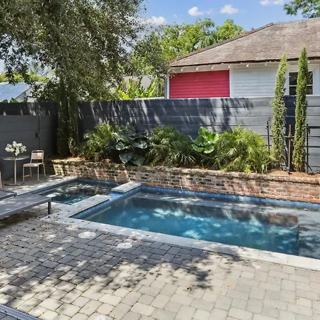 Designer On Magazine Pool And Holiday home New Orleans