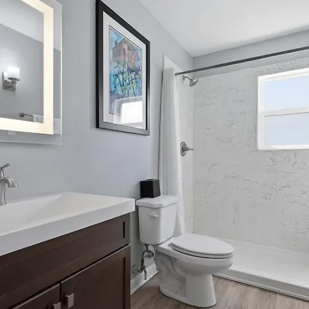 1br Frenchmen W Pool, Hot Tub & Balcony *