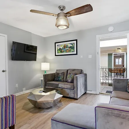 Aparthotel Frenchmen St 2br Hideaway W Pool & Hot Tub