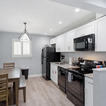 Aparthotel Refined 2br Escape On Frenchmen Street W Pool 3*