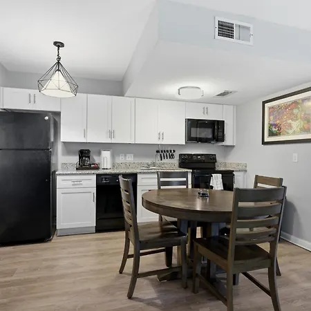 Frenchmen St 2br Hideaway W Pool & Hot Tub Aparthotel 3*